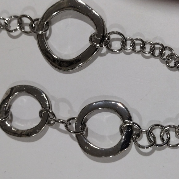 Elegant Silver-tone Hoop Design Bold Long Necklace - Women's Fashion Jewelry - Picture 3 of 7